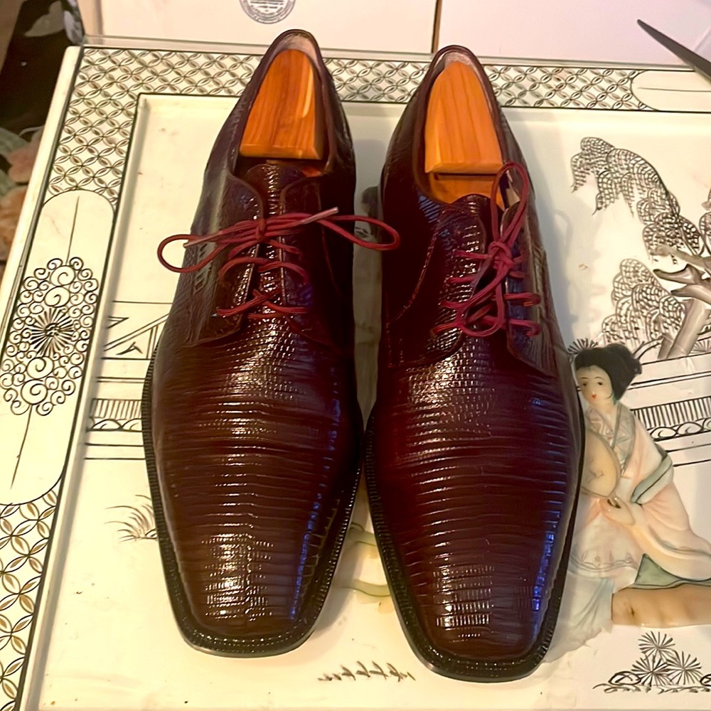 Lace up lizards by Belvedere